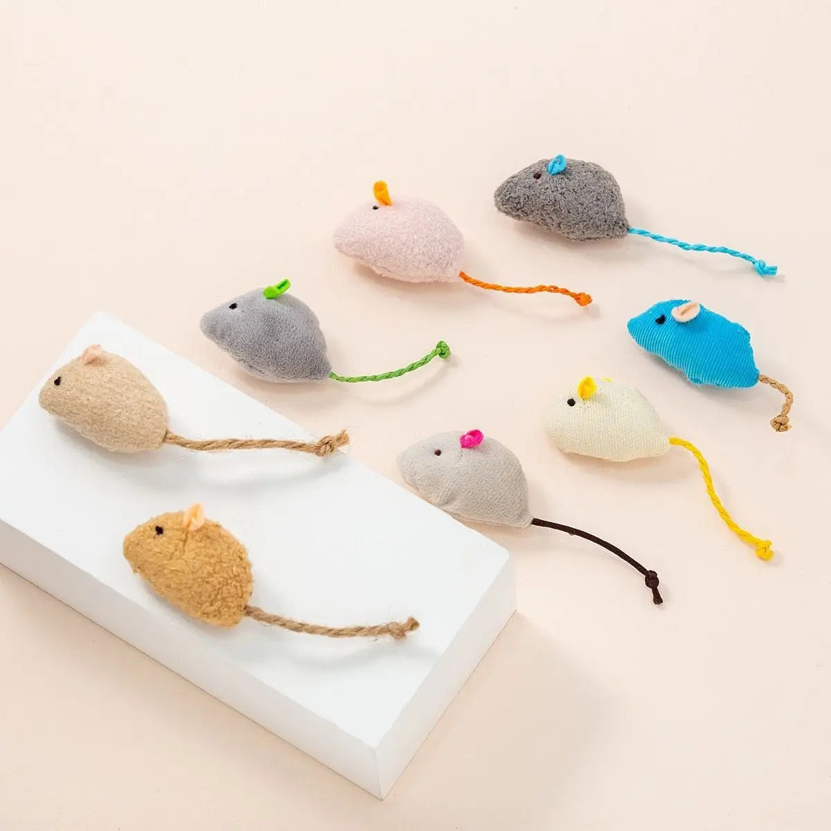 Cat toys, simulated plush mice, relieve boredom, interact with each other, and provide pet products eprolo
