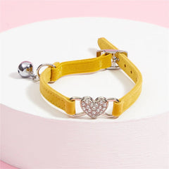 Velvet cat collar for cats with decorative bell