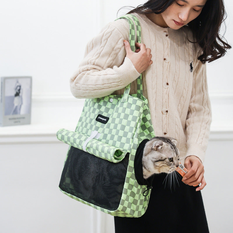 Soft pet travel carrier for cats