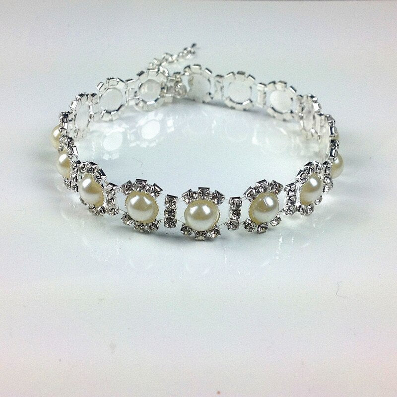 Decorative pearl collar for dogs