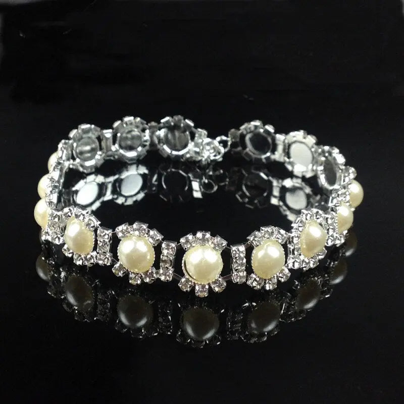 Stylish Dog Pearl Collar for pet photos